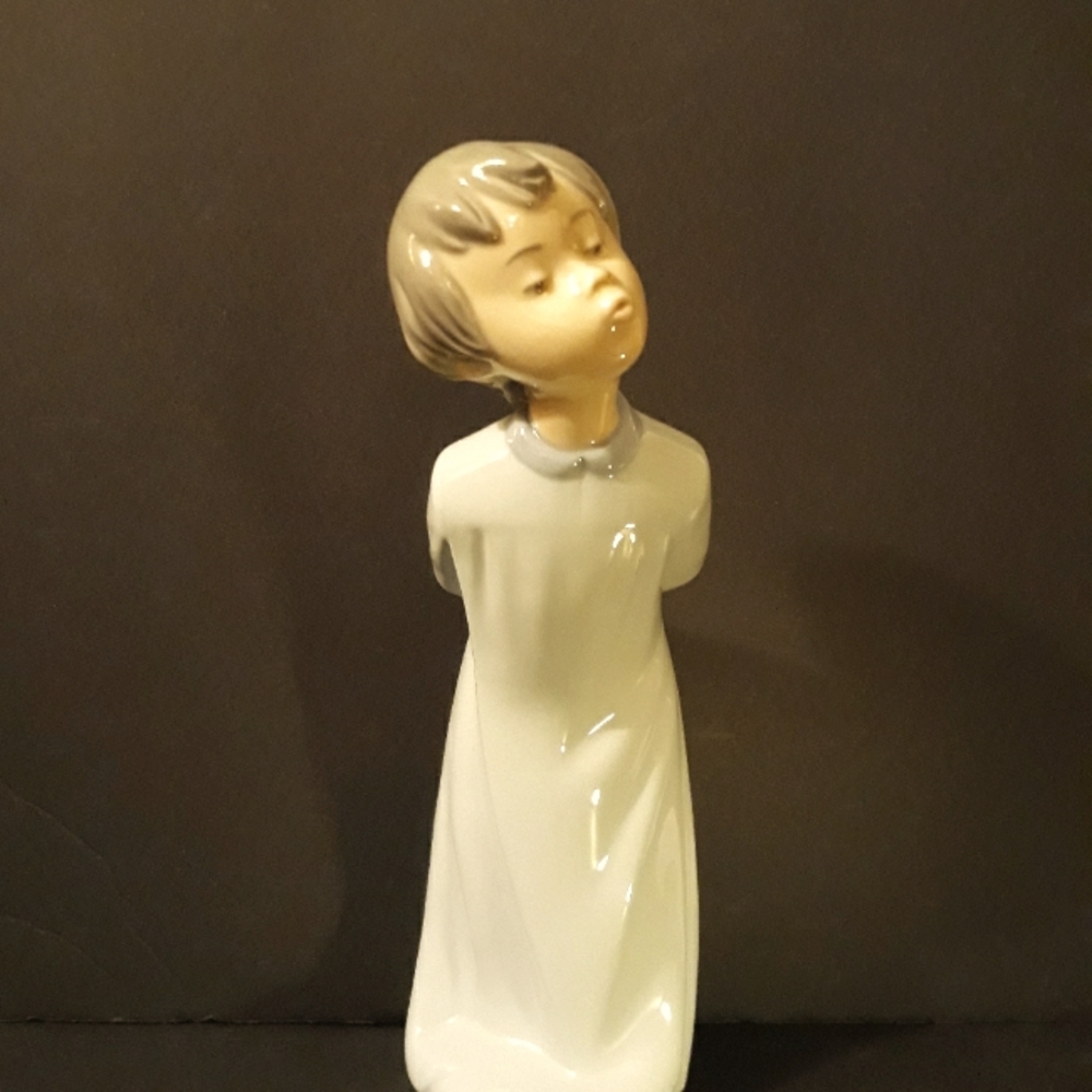 Zaphir Lladro "One Kiss" figurine